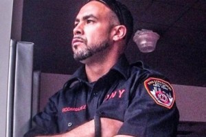 年薪12.5万美元 这名纽约消防员却不用上班