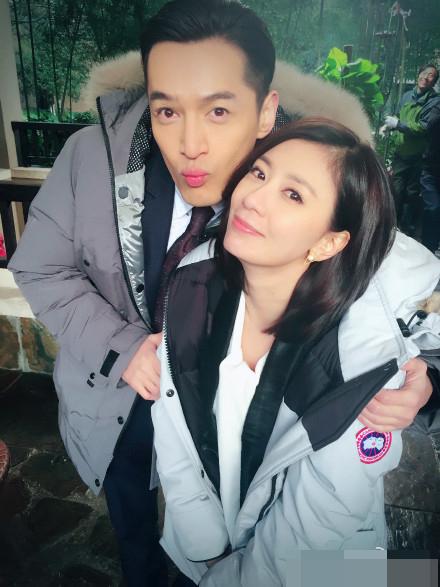 贾静雯献吻胡歌,小S羡慕嫉妒恨!(组图)