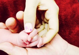 汪峰新歌MV曝光 被指凭歌寄意谢章子怡诞女(组图)