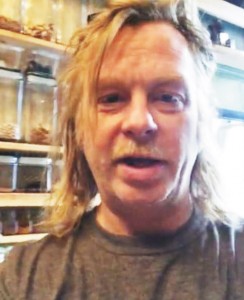 专门针对亚裔女子 纽约地铁站“露鸟帝”落网(图)