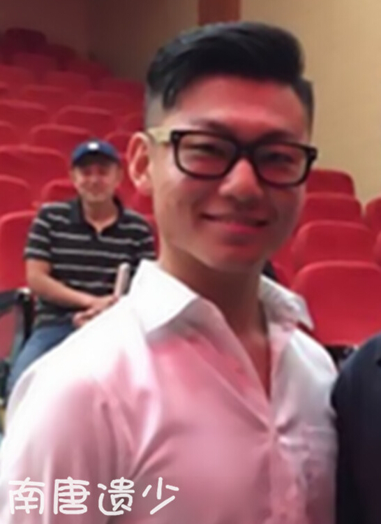 虎父无犬子!白岩松19岁学霸儿子近照曝光(组图)