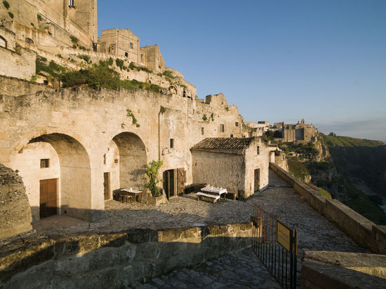 下次去意大利,不妨试试住在洞里…很特别哟~(图)