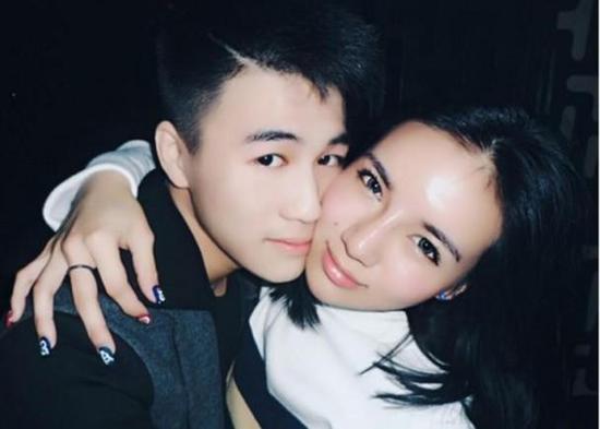 画面太美!赌王儿子与女友脸贴脸秀恩爱(图)