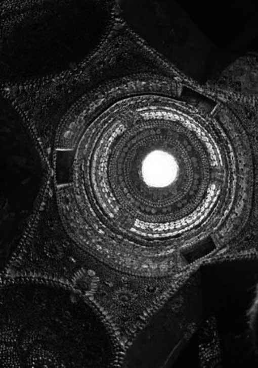 英国农夫挖出神秘洞穴 里面竟然全是这种东西!