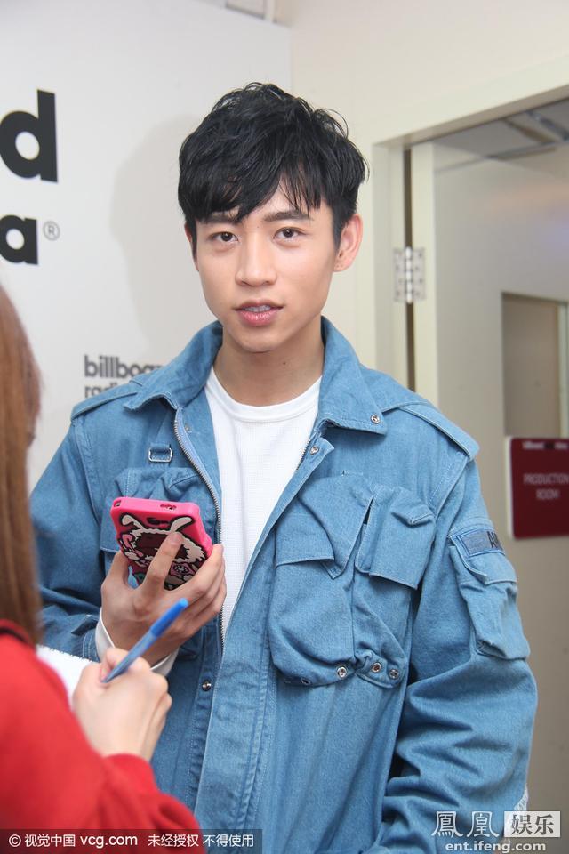 校园恋情!魏晨自曝望35岁前与大学同学结婚(图)