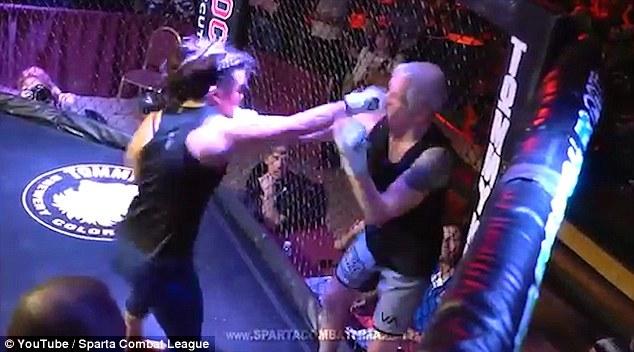 异常残暴!美国24岁女拳手暴揍68岁老人(视频)