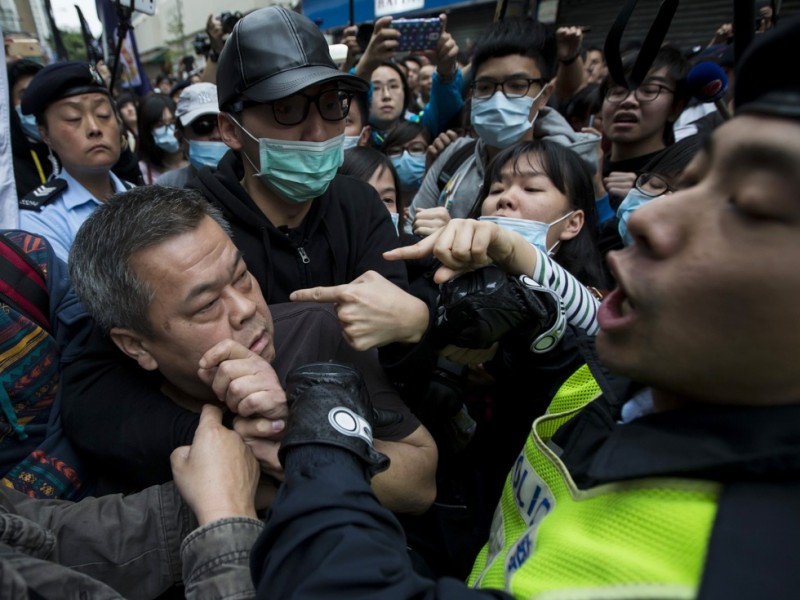 热帖:向两地仇恨说不 还港人清正本色(图)