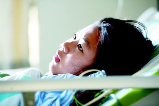 心疼!女孩遭继父捅破心脏 失血2000毫升奇迹生还