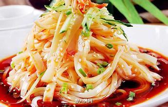 29岁西安小伙在巴黎开店卖擀面皮:60元一份(图)