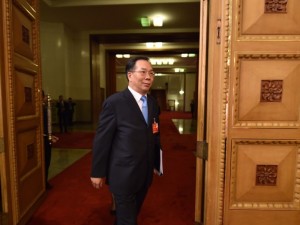 两会开幕日新热点 经济下行引发媒体焦虑