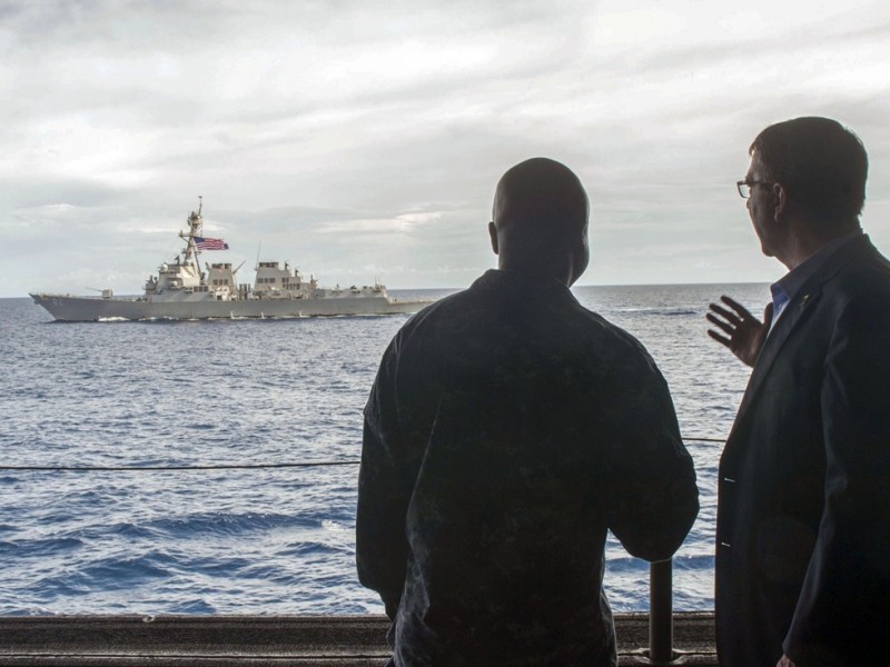 热评：杀鸡用牛刀 美航母闯南海给谁看？(图)