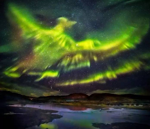 美哭了!最震撼的极光巧合“凤凰”(组图)