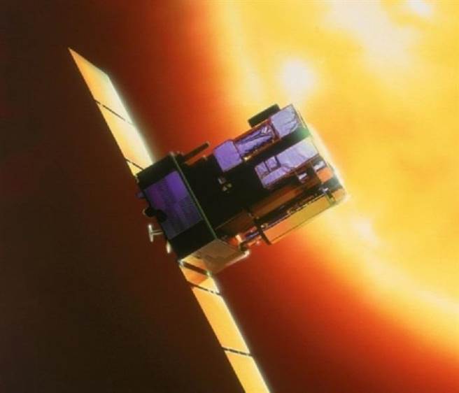 太阳存在神秘之门? 有幽浮悄然驶入(图)