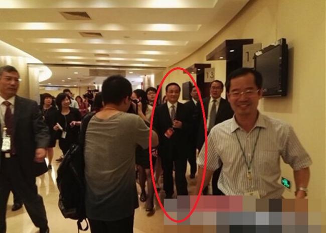 食药监局长竟称问题疫苗合格 愤怒网民:打一针