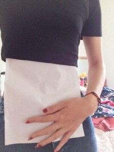 继反手摸肚脐又一魔鬼身材标准：A4腰，你有吗？