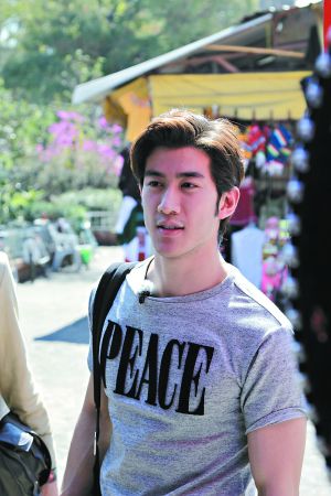 李治廷否认与林志玲假戏真做:与她是亲人(图)