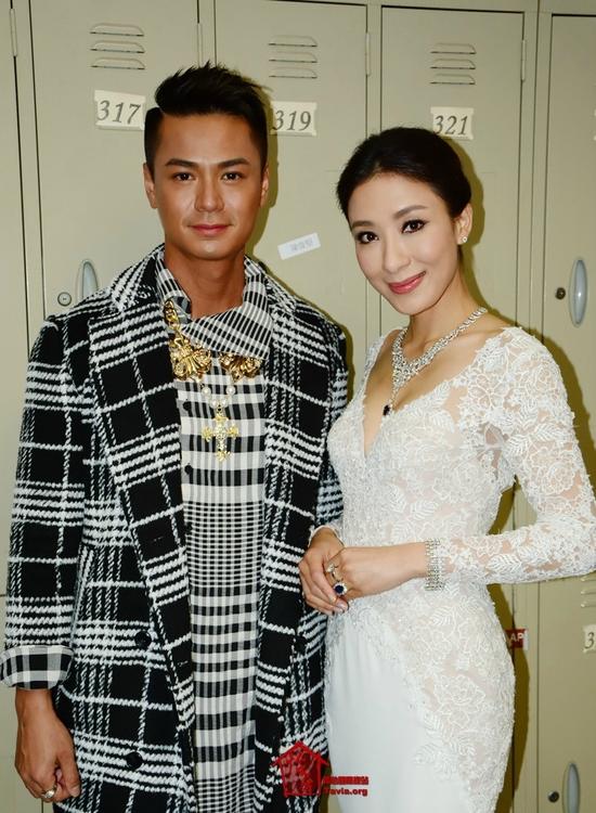 恭喜!杨怡罗仲谦23日已在英国注册结婚(图)