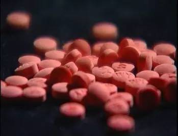 千万别尝试!美国校园内千奇百怪的drug(组图)