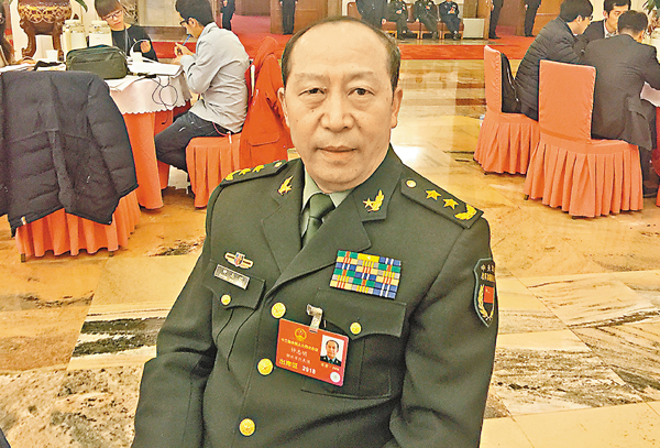 驻港部队划归南部战区 中将回应“会否裁员”(图)