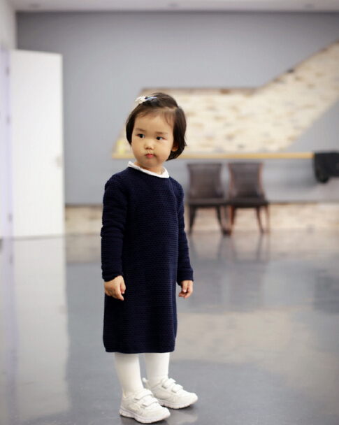 长大了!凤凰传奇玲花女儿曝光 打扮时尚可爱(图)