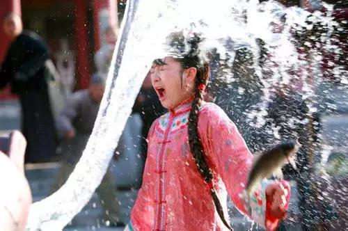 揭秘:为什么洒水车放的总是《生日快乐》歌?