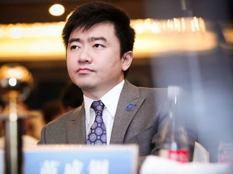 传令计划妻自曝与芮成钢关系:我跟他不熟