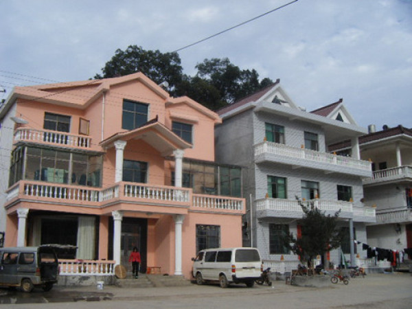 热帖:外国媳妇嫁到中国农村 赞房子高又大