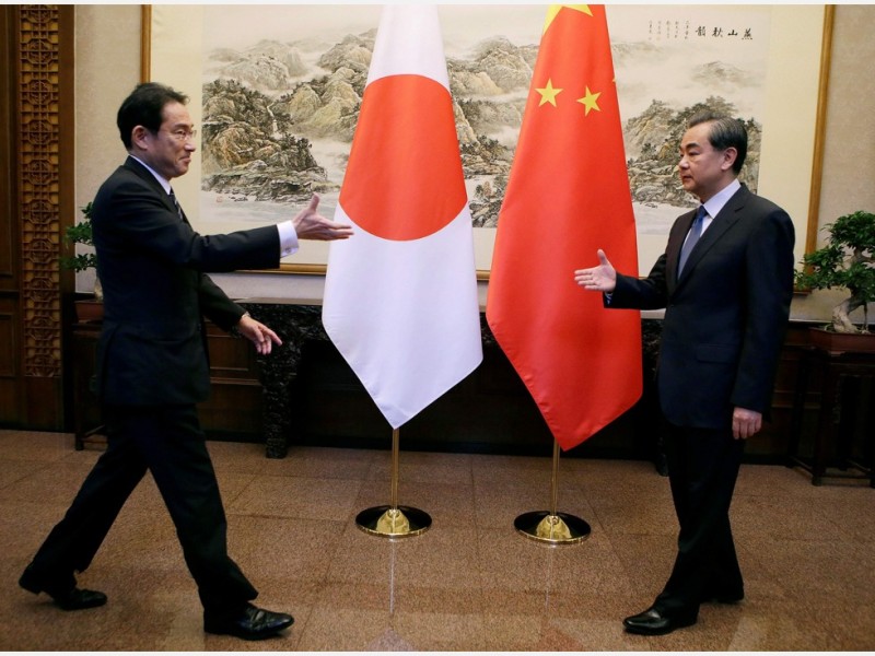 安倍经济学崩盘 日本外相北京求救?(图)