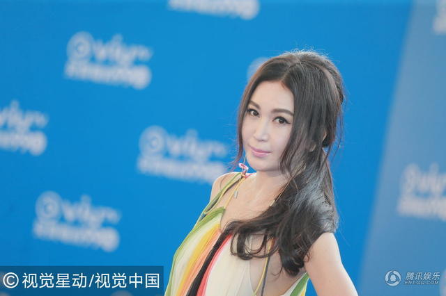 50岁“妲己”温碧霞身材姣好 容颜依旧(组图)