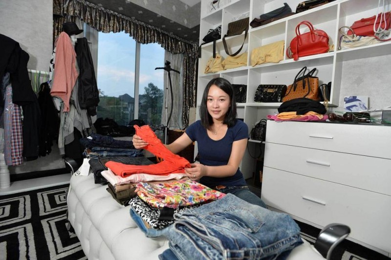 90后美女衣柜整理师月入近万 专为懒人整理衣柜