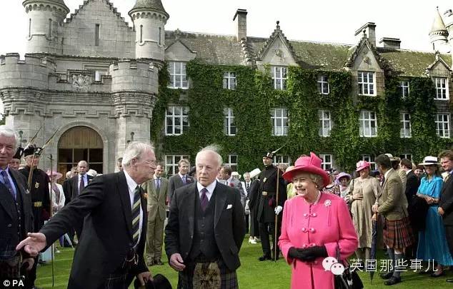 低调时过分 高调时酷炫 女王:就是这么吊(组图)