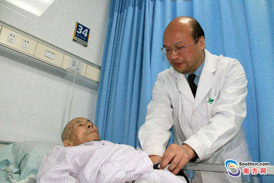 下午连做4台手术 外科医生心肌梗塞倒在手术台上