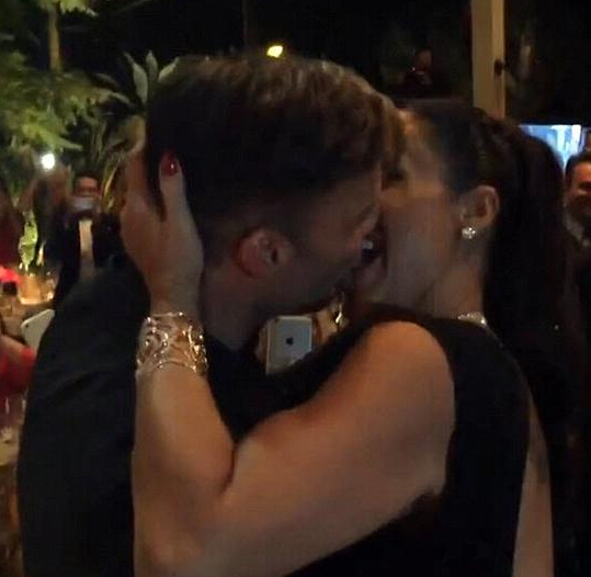 美女网络上拍卖自己: 被用过,但状况良好(组图)