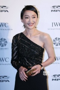 94岁秦怡亮相气质优雅 气场丝毫不输周迅(组图)