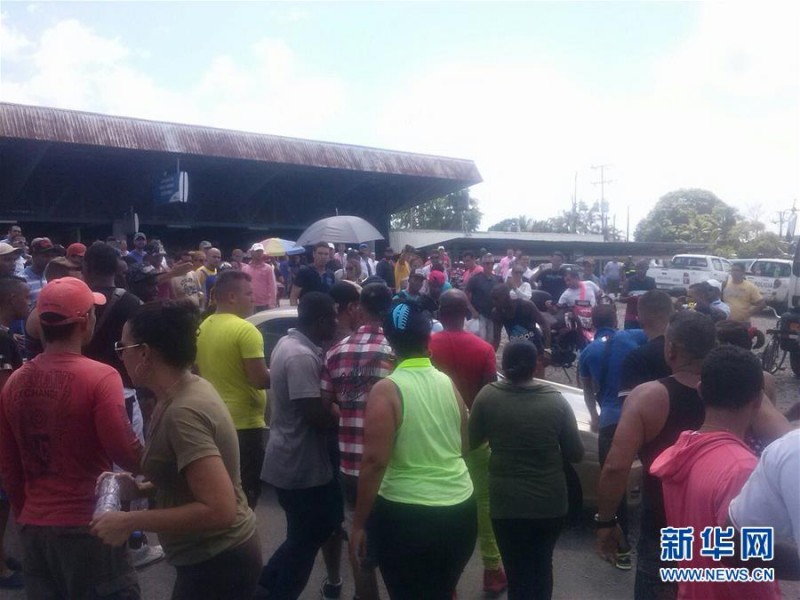 不堪边境冲击 哥总统致信奥巴马:别怂恿偷渡(视)