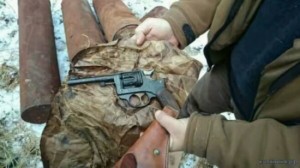 德军二战掩藏武器被挖出：埋了70年依旧如新(图)