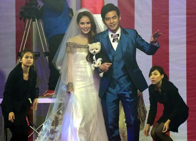 周杰伦夫妻睡觉时,昆凌的爱犬总是爬上床…(图)