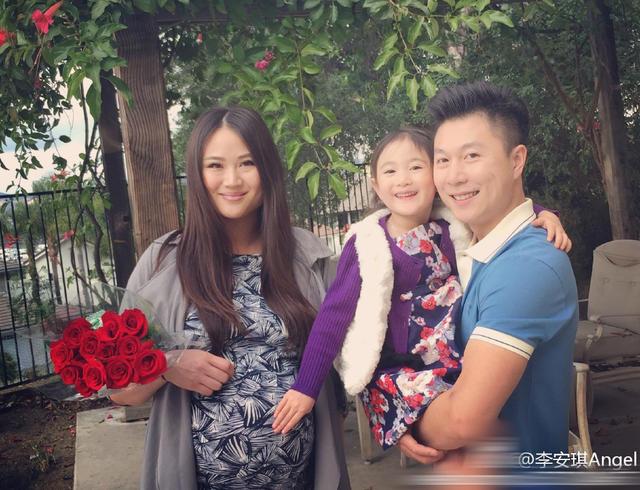 奥莉当姐姐啦!李小鹏妻子今早生下二胎(组图)