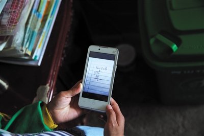 农村11岁艾滋病女孩的孤独:“没人和我玩”(图)