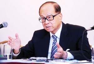 李嘉诚因病缺席股东大会 李泽鉅致歉(图)