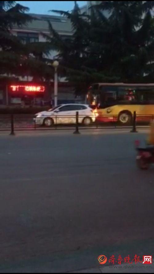 斗气酿惨案！公交撞轿车不解气 还碾压司机(组图)