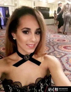 英国少女从小被笑长得丑 18岁当上选美皇后(组图)