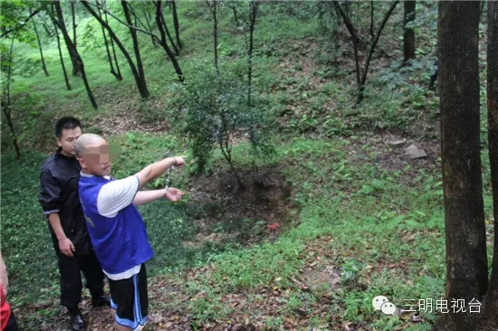 监控拍下惨案:女子被前夫掐死装箱 埋尸公园(图)