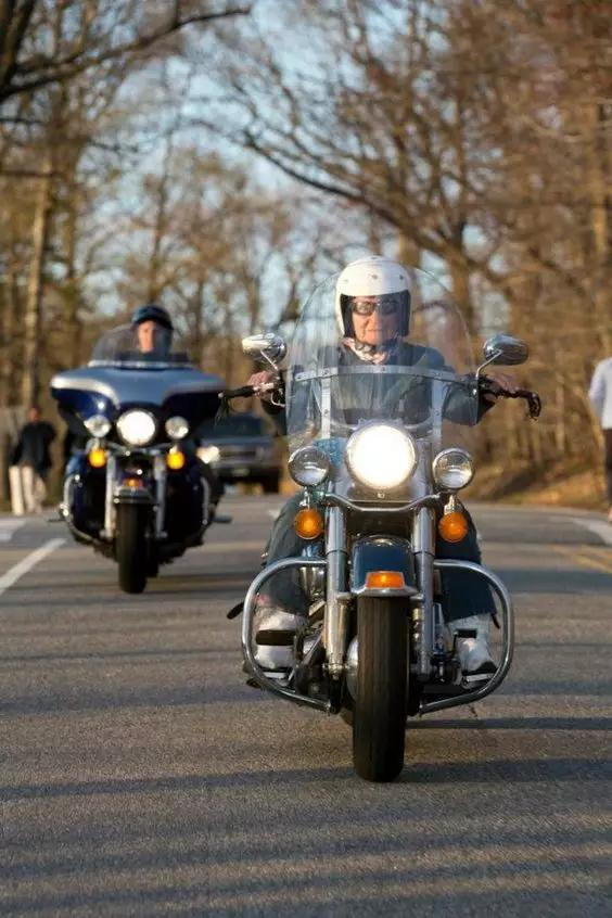 热帖:90岁的哈雷奶奶,告诉你人生的极限在哪里