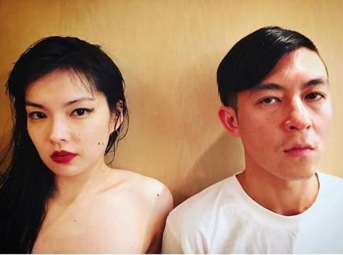 陈冠希晒与女子合影 这姑娘怎么像没穿衣服?(图)