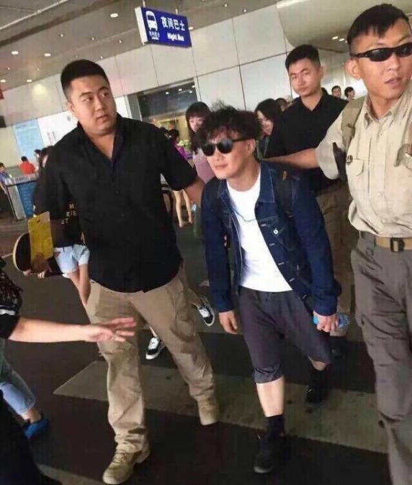 陈奕迅被拍成一米三引热议 这是他的真实身高?