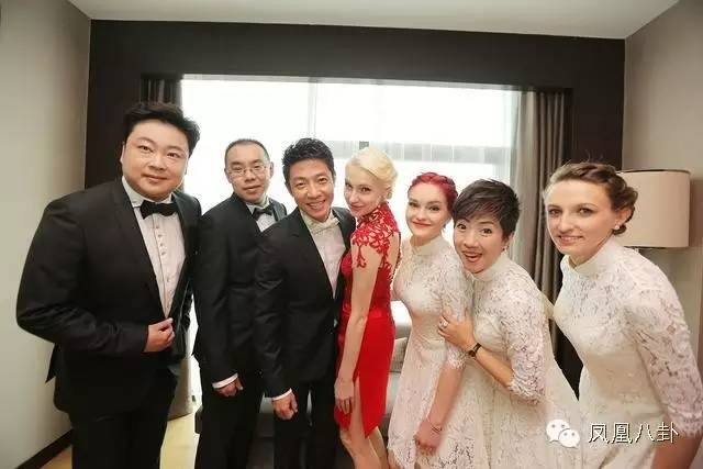 会玩!撒贝宁婚船代婚车 婚宴吃武汉小吃(多图)