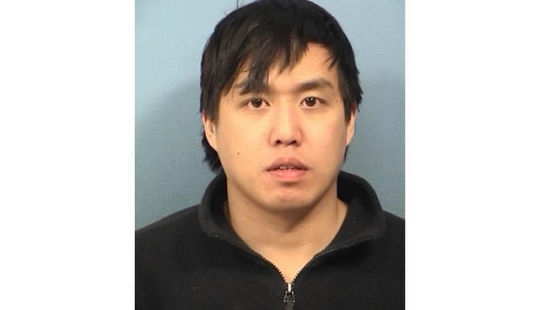 亚裔学生连续5月偷拍女生洗澡 将视频传网上被控