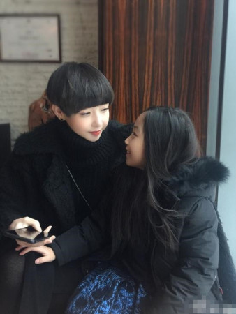 高晓松前妻晒9岁女儿 穿马术服腿长气质佳(组图)