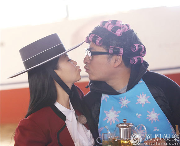 李湘斗牛现惊险一幕:大腿直接被牛角顶到(组图)